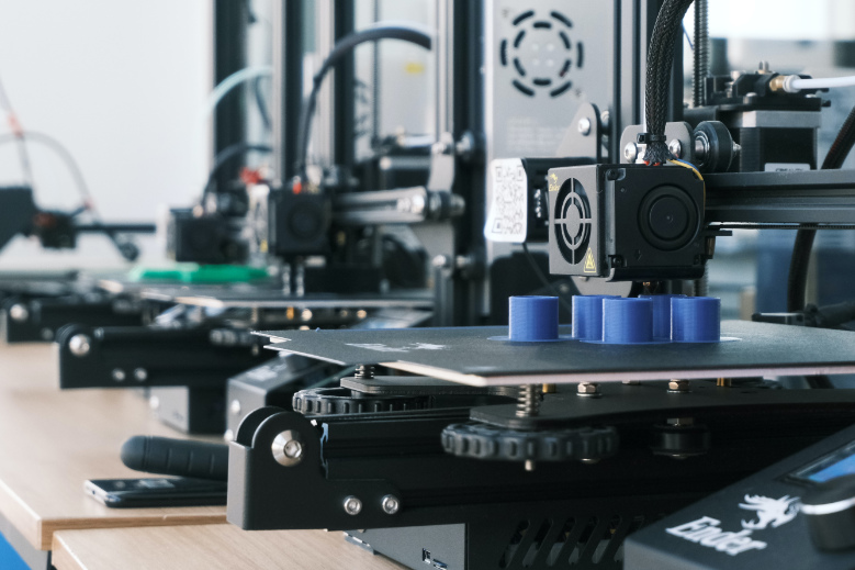 Foto eines 3D-Druckers auf einer Theke